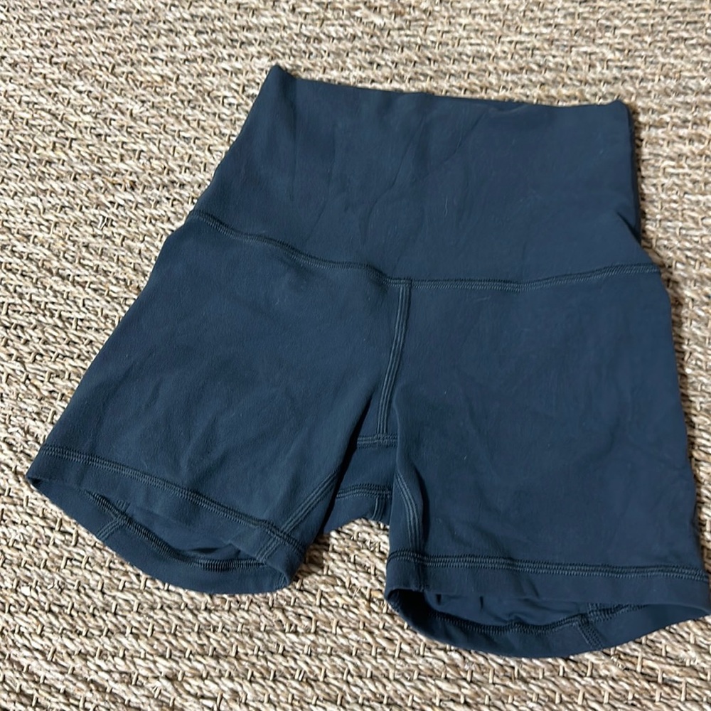 Lululemon align short 4 size 0 in dark gray Melanite